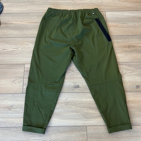 Nike Green Tech Commuter Pant - Picture 10 of 15